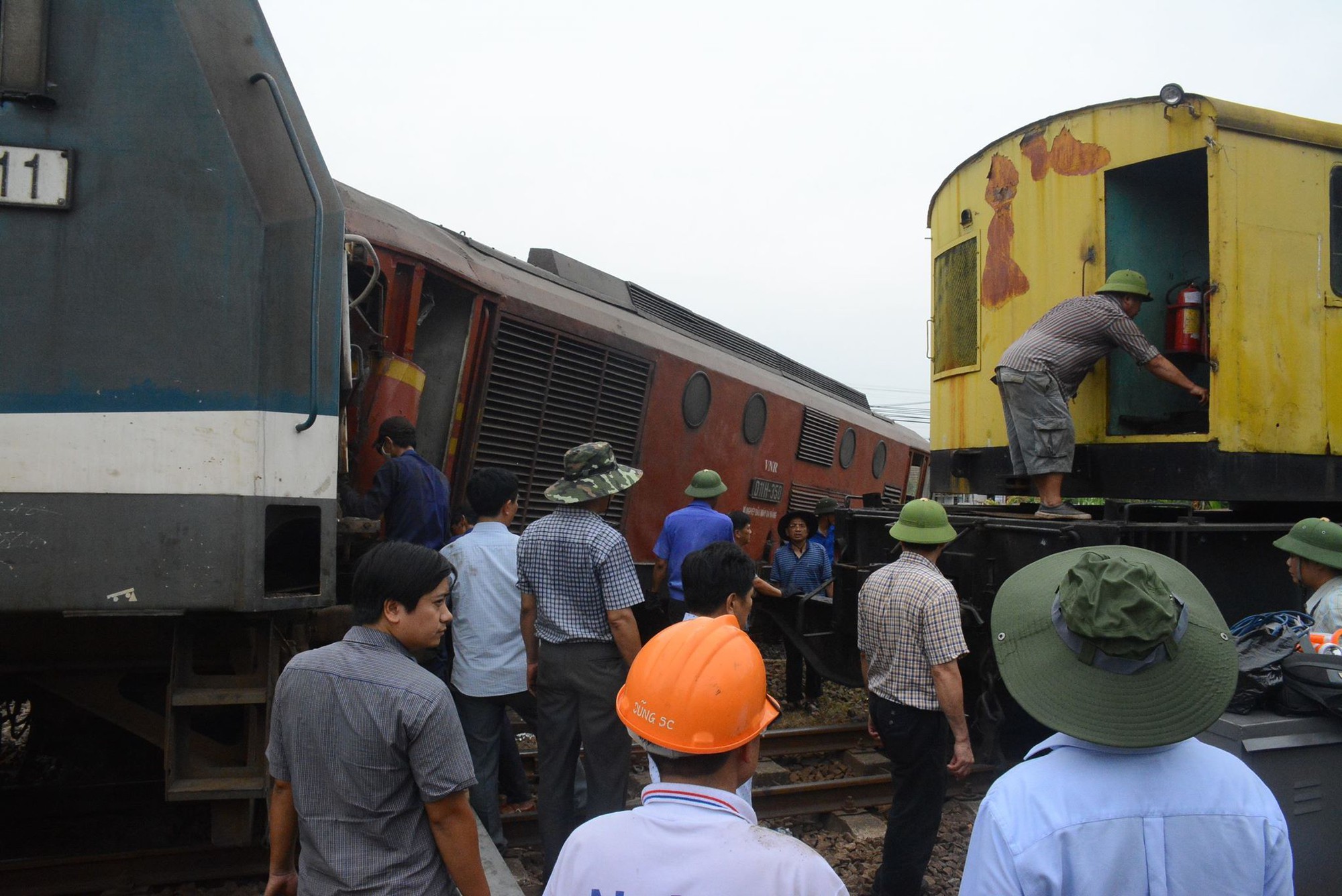 Vụ 2 tàu hỏa đâm nhau kinh hoàng ở Quảng Nam: Đình chỉ công tác 3 cán bộ kíp trực